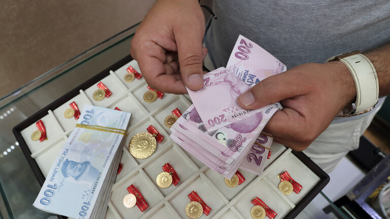 الليرة التركية تلامس قاعا جديدا مقابل الدولار