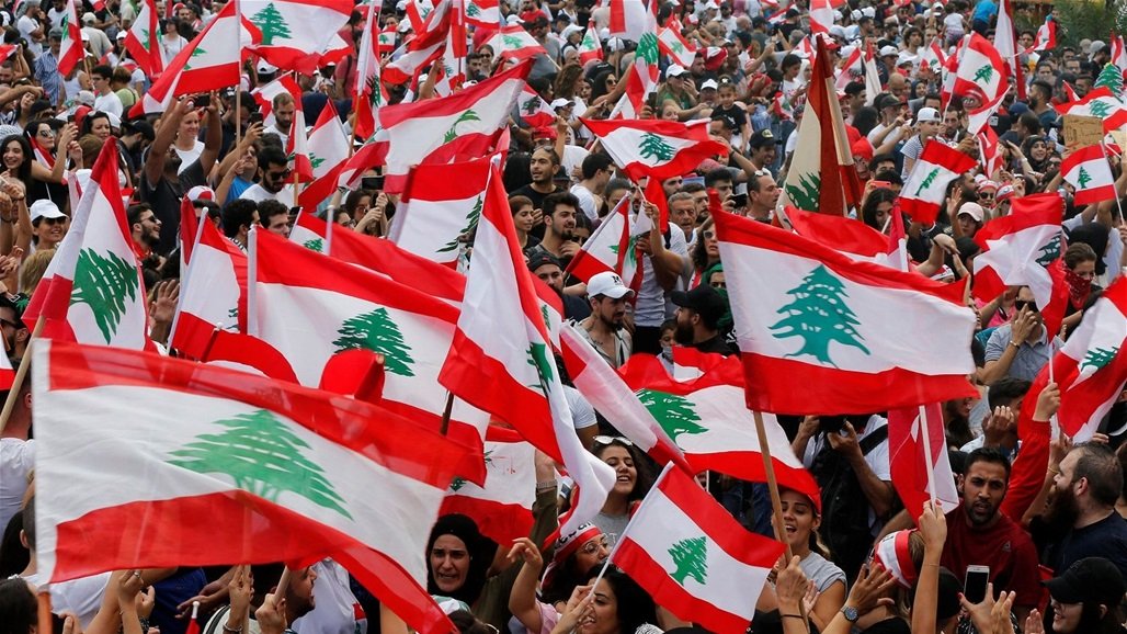 متظاهرون وسط بيروت يطالبون بحكومة اختصاص وليس محاصصة