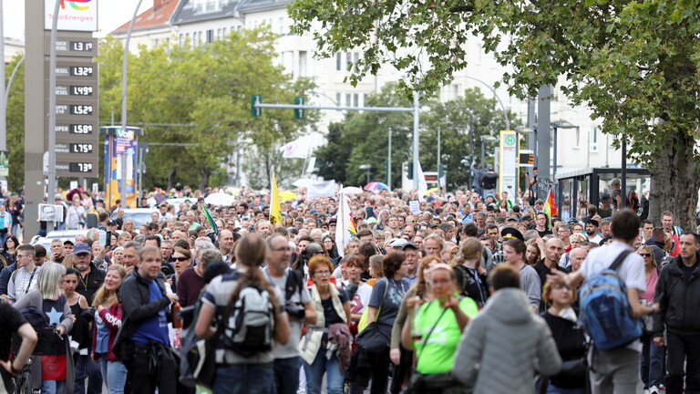 توقيف 80 شخصا في برلين أثناء احتجاجات على قيود كورونا