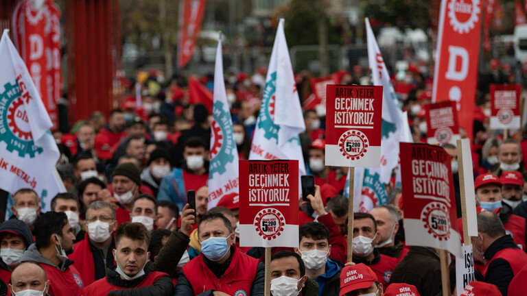 تظاهرات في اسطنبول احتجاجا على تدهور الأوضاع الاقتصادية