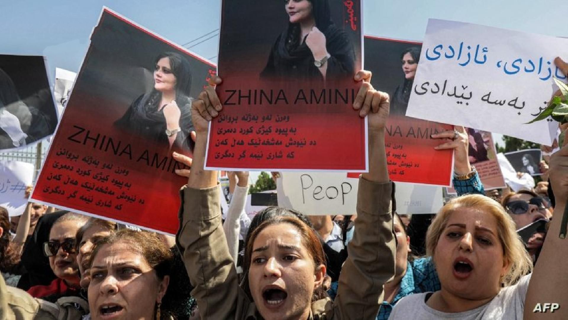 تضامن عراقي مع “أميني”: وقفة احتجاج أمام مكتب الأمم المتحدة في أربيل