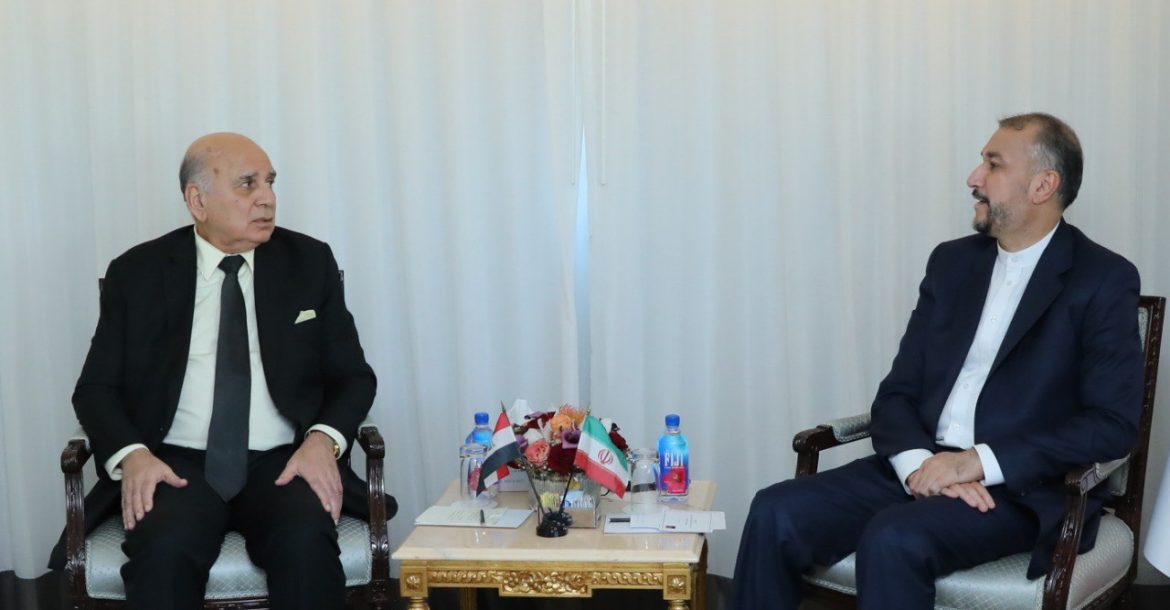 وزير الخارجيَّة يبحث مع نظيره الإيرانيّ العلاقات الثنائيّة بين بغداد وطهران